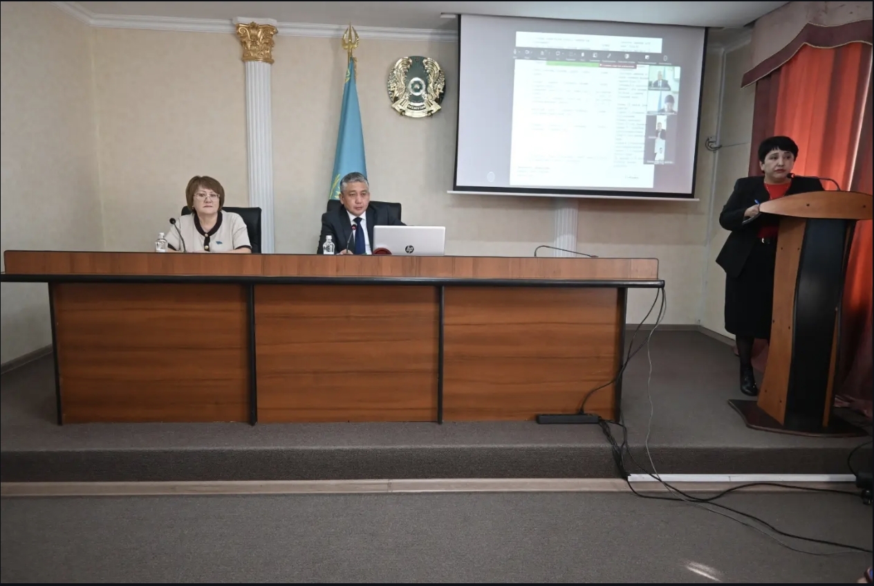 Аппаратное совещание с участием руководителей районных отделов, служб и ведомств.