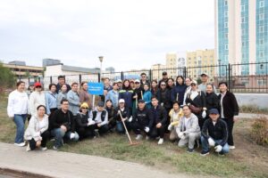 Коллектив Министерства просвещения принял участие в субботнике в рамках республиканской экологической акции «Таза Қазақстан»