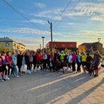 В Уркере молодежь и пожилые жители вместе позанимались спортом на одной площадке