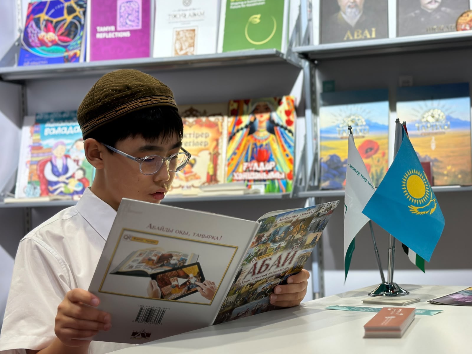 Казахстан принял участие в Международной книжной ярмарке в Абу-Даби