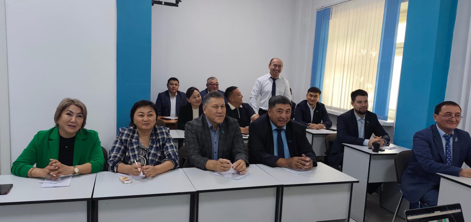 ДЕПУТАТЫ МАСЛИХАТА ГОРОДА СЕМЕЙ ПРОХОДЯТ ОБУЧЕНИЕ ПО ПРИМЕНЕНИЮ ТЕХНОЛОГИЙ ИСКУССТВЕННОГО ИНТЕЛЛЕКТА
