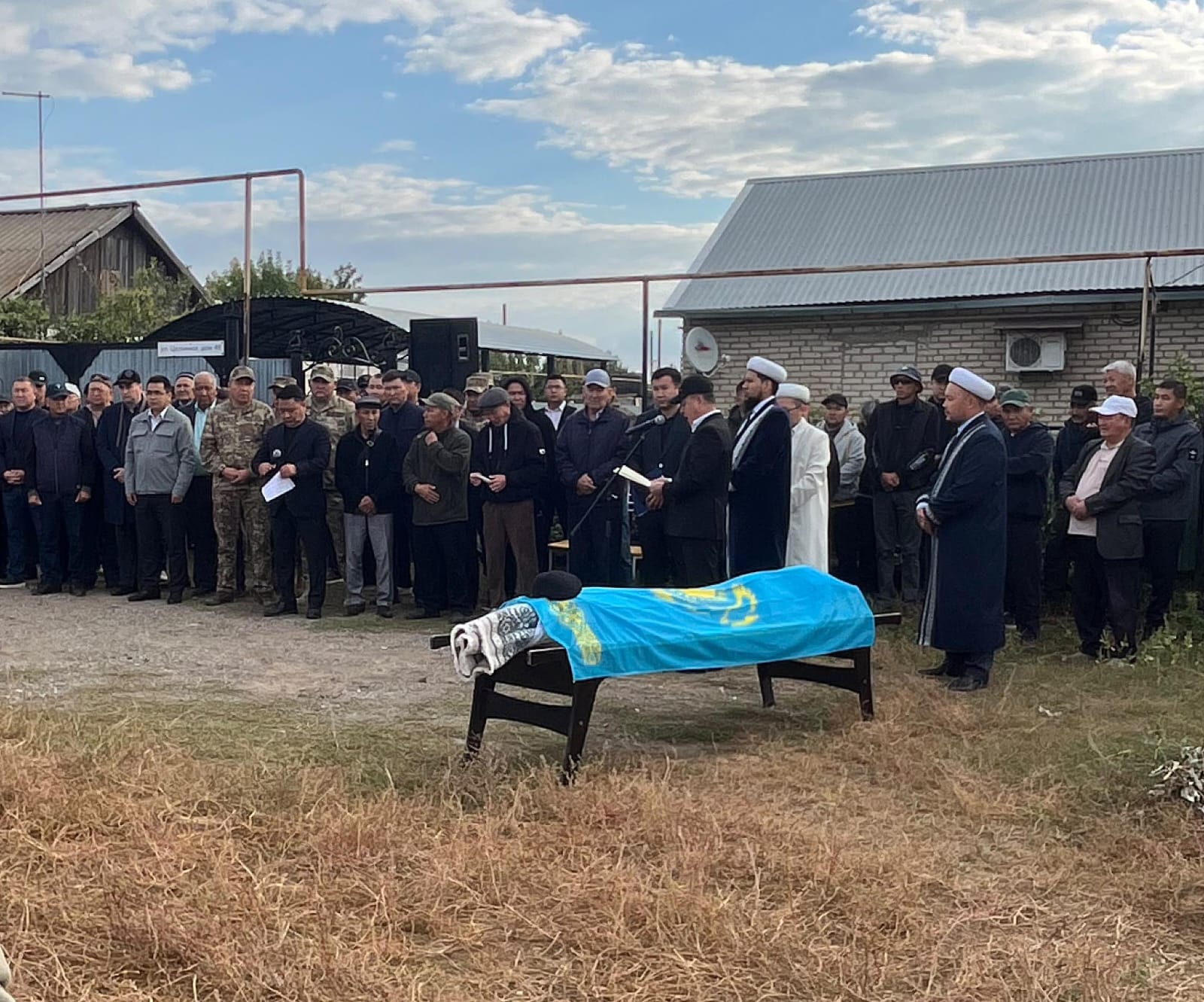Сегодня, 26 сентября, состоялись похороны военнослужащих из Западно-Казахстанской области, погибших в результате трагического происшествия в Мангистауской области