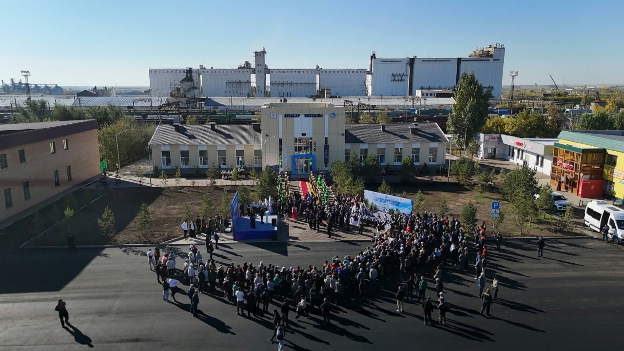 В Атбасаре после реконструкции открыт железнодорожный вокзал