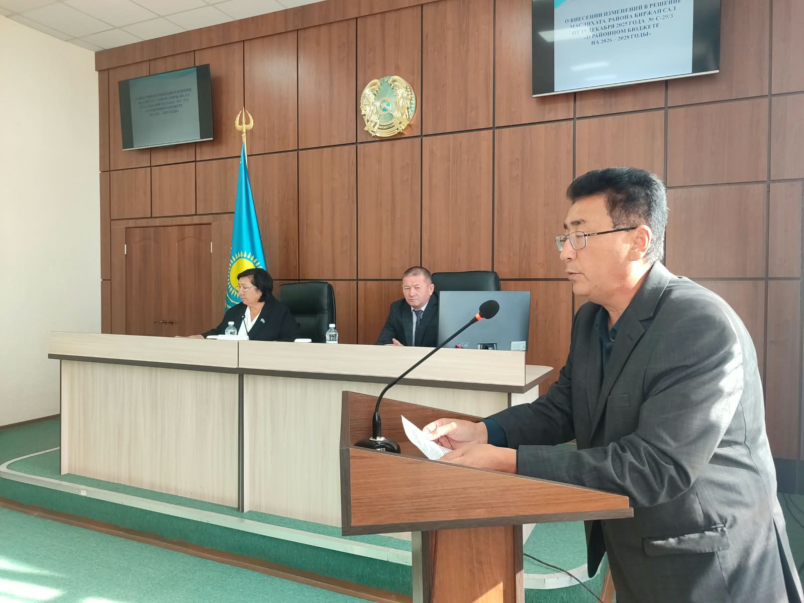 В рамках плана заседания постоянных комиссий маслихата депутаты маслихата района Биржан сал заслушали информацию руководителя отдела комитета государственных доходов по району Биржан сал Джанбаева С.А.