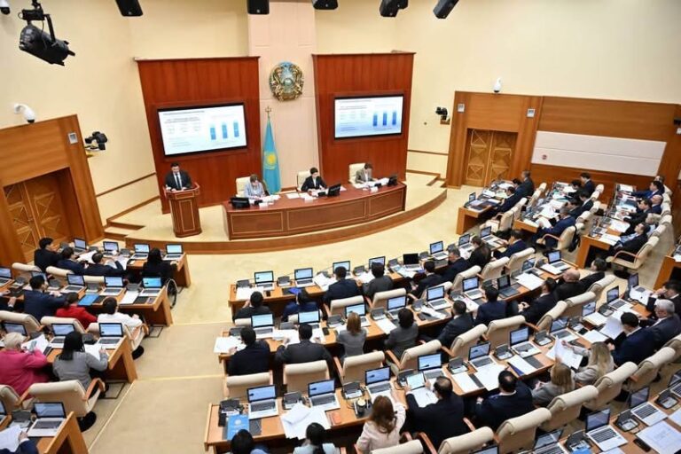 Депутатам Курултая презентовали проект республиканского бюджета на 2027-2029 годы