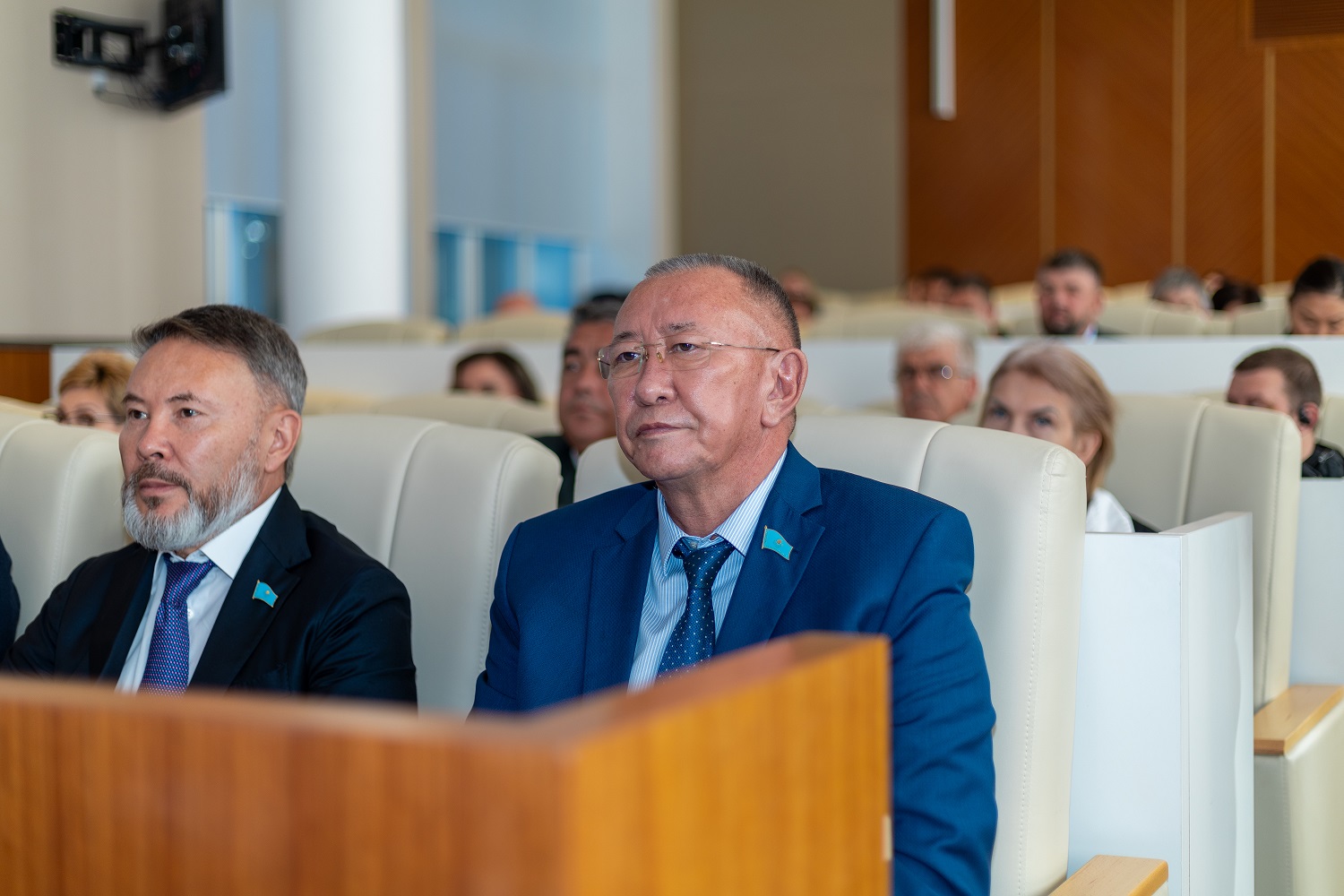 О присвоении звания "Почетный гражданин Восточно-Казахстанской области"