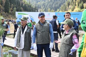 В День города и Всемирный день чистоты более 50 тыс. алматинцев вышли на общегородской субботник