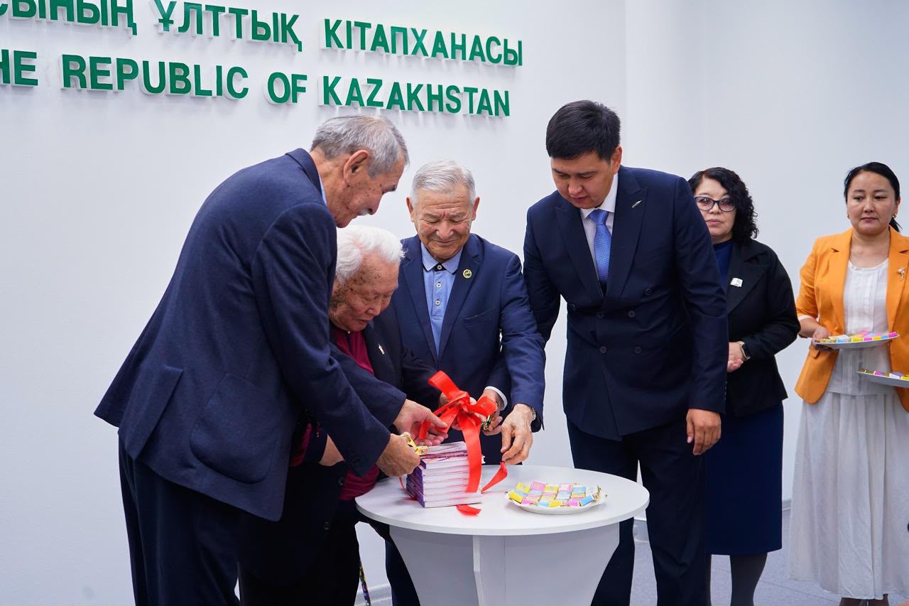 Глава государства поздравил журнал «Aqiqat» со 105-летием