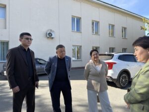 22 сентября рабочая группа депутатов районного маслихата,  заведующая отделом образования А. Тржанова посетили детский сад № 1 в Аксае и ознакомилась с жизнью детского сада