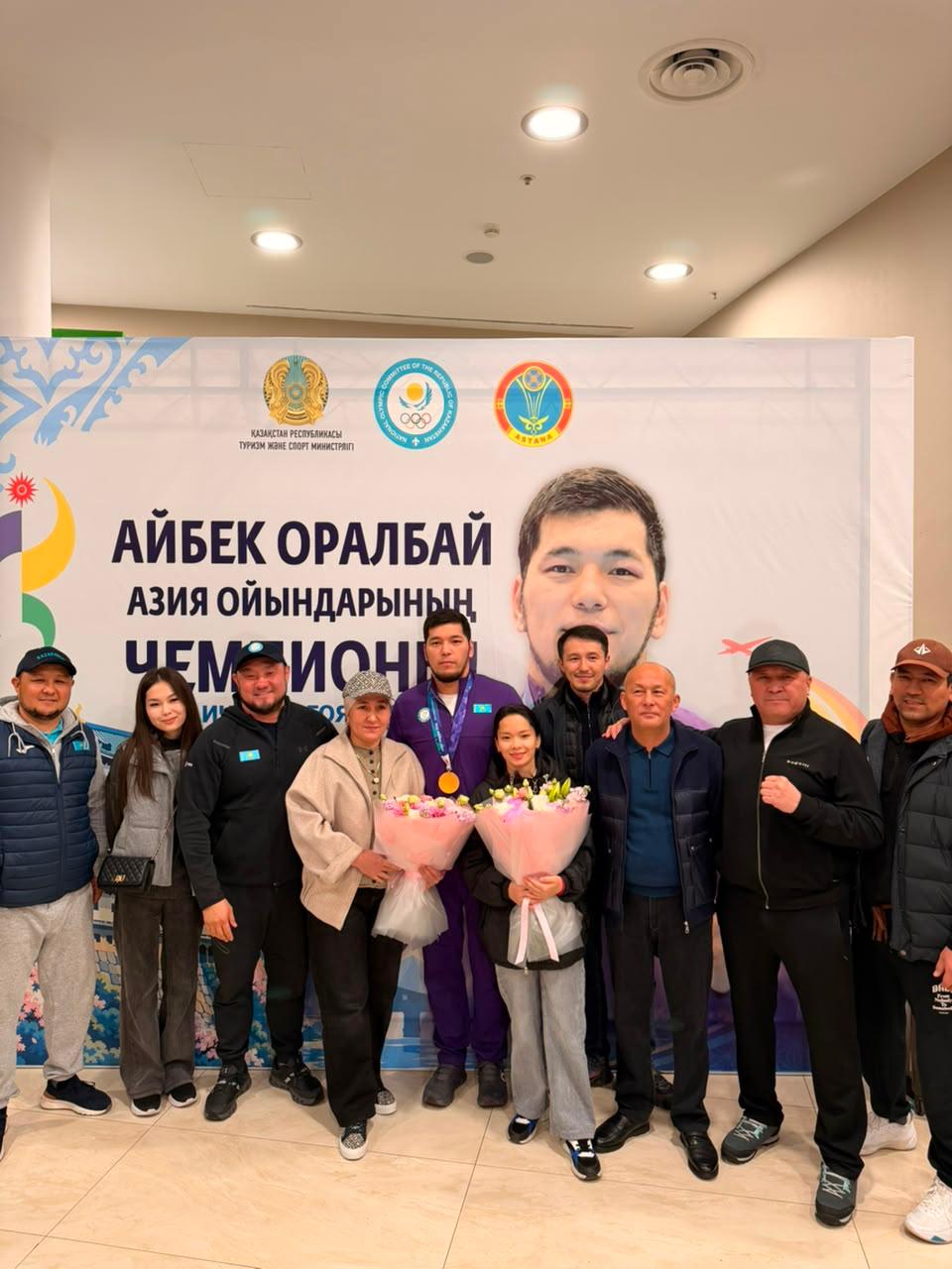 Болельщики с особым почетом встретили чемпиона Азиатских игр Айбека Оралбая в Астане