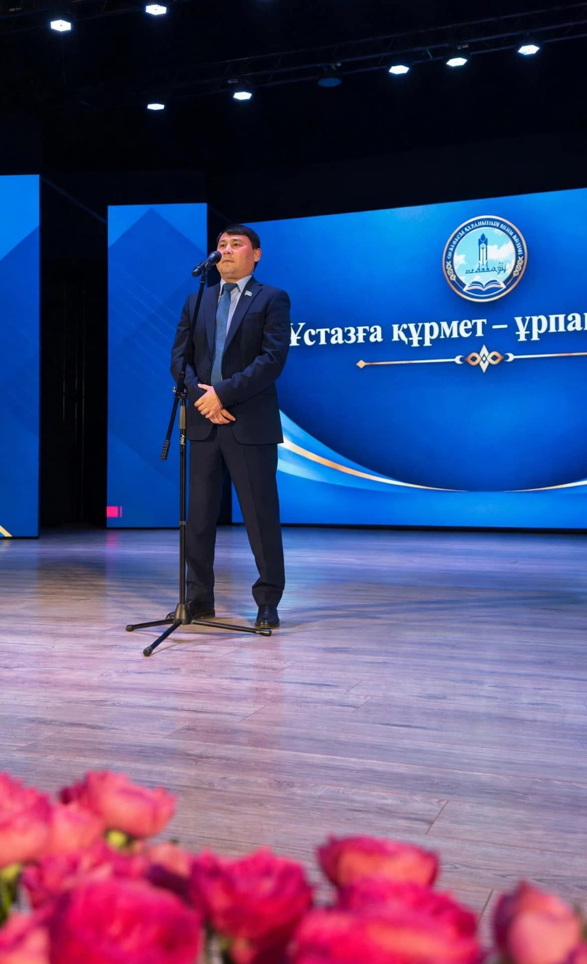 ПОЧЕТНЫЕ УЧИТЕЛЯ БЫЛИ ПОЧЕТНО ОТМЕЧЕНЫ