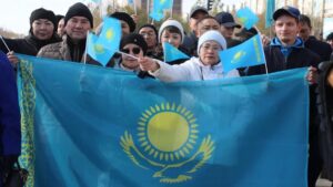 Государственный флаг в честь Дня Республики торжественно подняли в Караганде