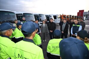 Аким Алматы проверил оснащение обновленной базы «Алматы Тазалық»