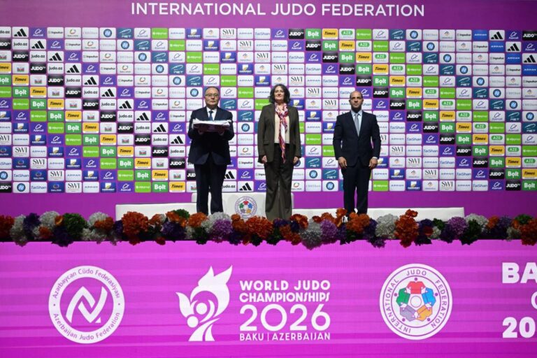 Флаг чемпионата мира по дзюдо 2027 года официально передан Казахстану