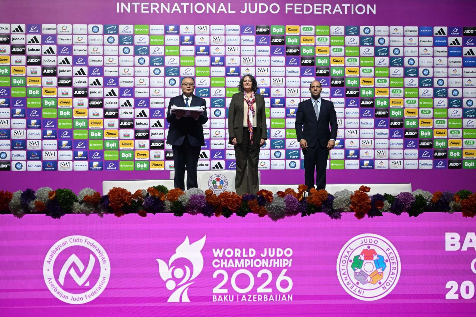 Флаг чемпионата мира по дзюдо 2027 года официально передан Казахстану
