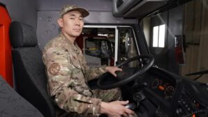 «Быть спасателем — большая ответственность»: столичный пожарный рассказал о своей профессии