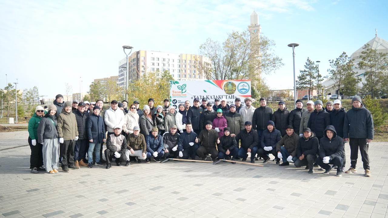 Посадка деревьев в преддверии праздника
