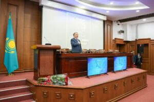 Министр юстиции Республики Казахстан Ерлан Сәрсембаев поздравил сотрудников и ветеранов органов юстиции с Днём Республики, который отмечается 25 октября