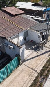 В Алматы продолжают борьбу с незаконными объектами: под снос попал магазин