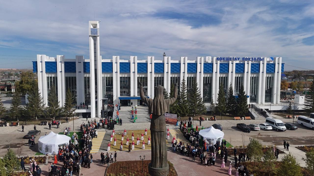 В Кокшетау открыли обновленный железнодорожный вокзал: в Акмолинской области завершена модернизация 16 вокзалов
