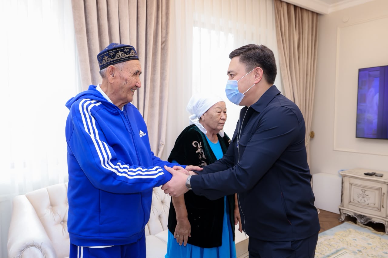 В ШЫМКЕНТЕ ПОЗДРАВИЛИ ПРЕДСТАВИТЕЛЕЙ СТАРШЕГО ПОКОЛЕНИЯ