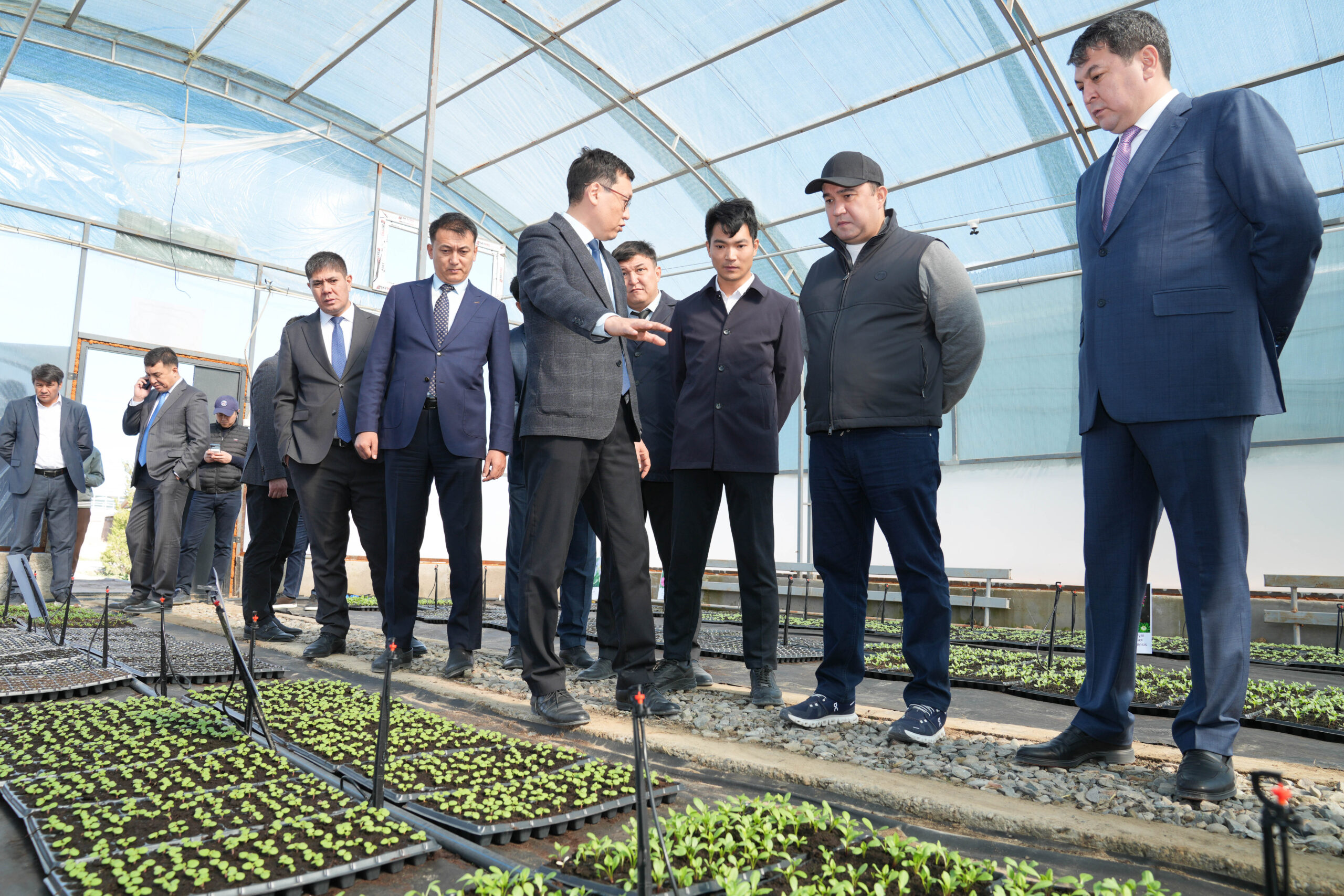 НҰРАЛХАН КӨШЕРОВ ЗАМАНАУИ ГҮЛ ӨНЕРКӘСІПТІК ПАРКІНІҢ ҚҰРЫЛЫСЫМЕН ТАНЫСТЫ