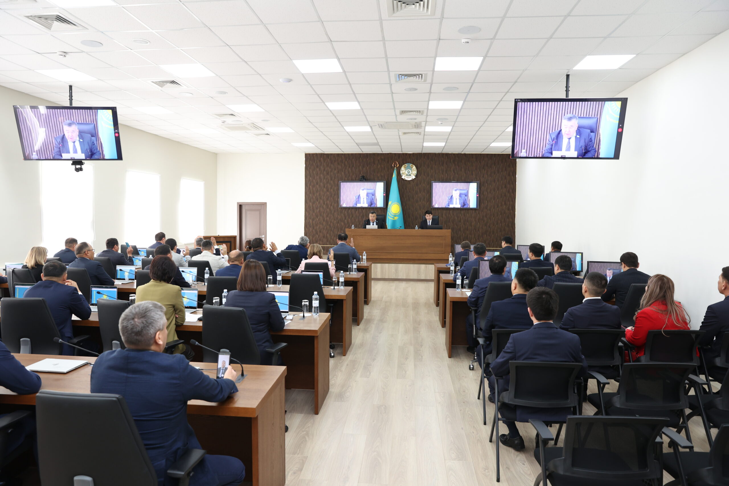 Состоялась внеочередная XXVI сессия Атырауского областного маслихата