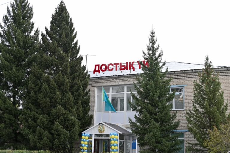 В Бородулихинском районе капитально отремонтировали Дом дружбы и благоустроили аллею