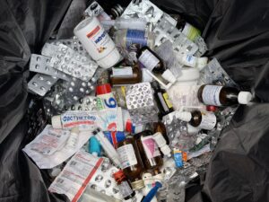 В Алматы собрали и утилизировали около 1,2 тонны просроченных лекарств