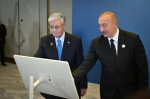 Казахстан и Азербайджан запустили Транскаспийскую волоконно-оптическую линию связи
