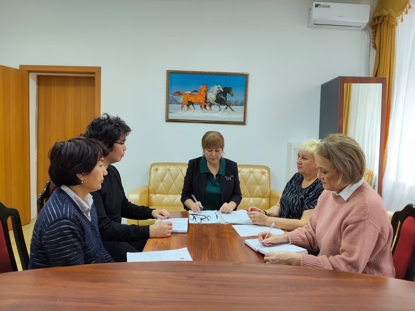 Республика күнін мерекелеу қарсаңында түсіндіру жұмыстары жүргізілді.
