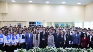 Экономия воды, сортировка отходов: около 300 тысяч школьников Астаны приняли участие в экочасе