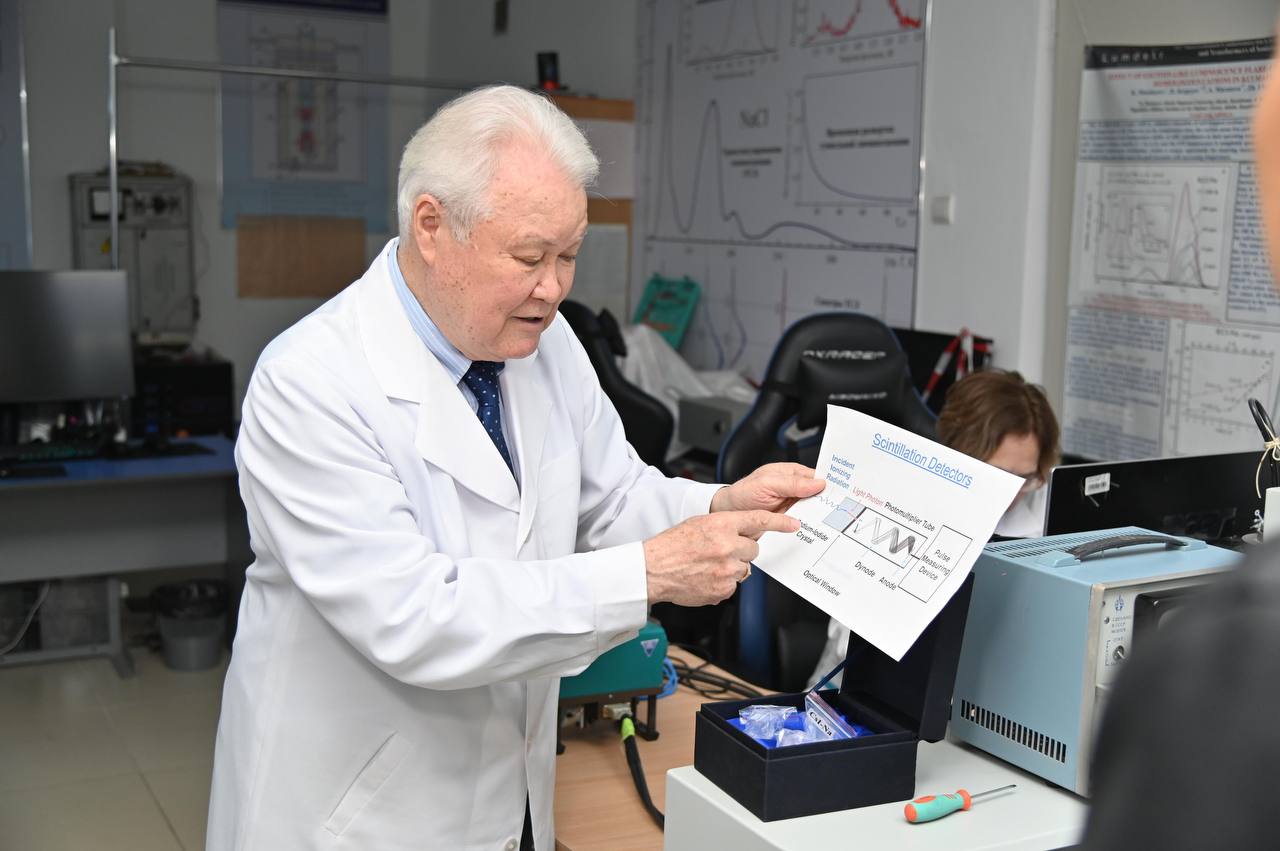Учёные из Актобе разработали мобильное устройство для исследования радиации