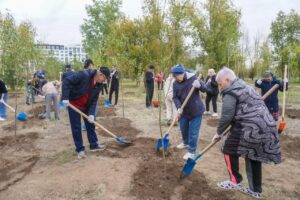 Около 400 тысяч жителей приняли участие в осеннем экологическом месячнике в Астане