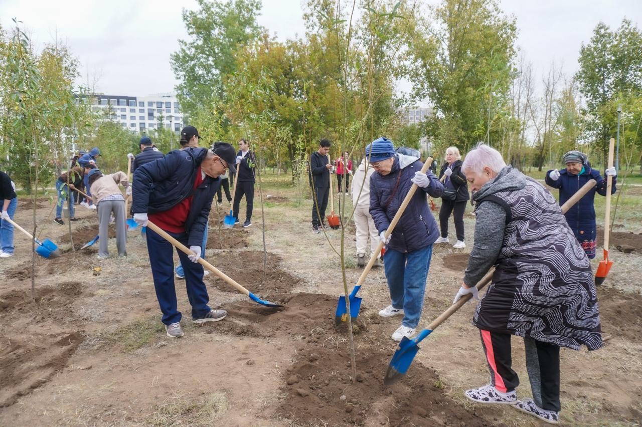 Около 400 тысяч жителей приняли участие в осеннем экологическом месячнике в Астане