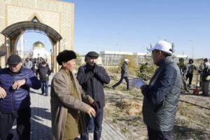 В ОТРАРСКОМ РАЙОНЕ В АКЦИИ «ТАРИХҚА ТАҒЗЫМ-ҰРПАҚҚА АМАНАТ» ПРИНЯЛИ УЧАСТИЕ ОКОЛО 500 ЧЕЛОВЕК