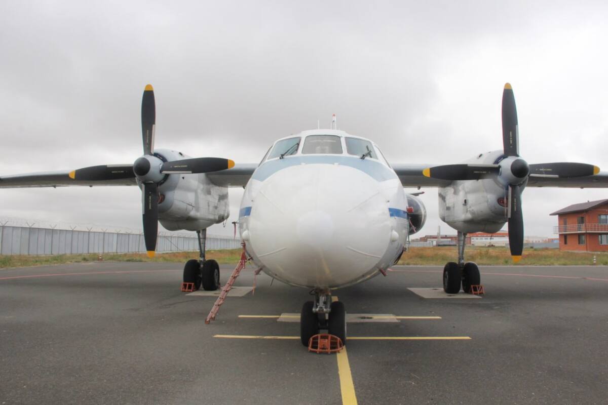 Гвардейцы проводили на "пенсию" последний Ан-26 в Казахстане