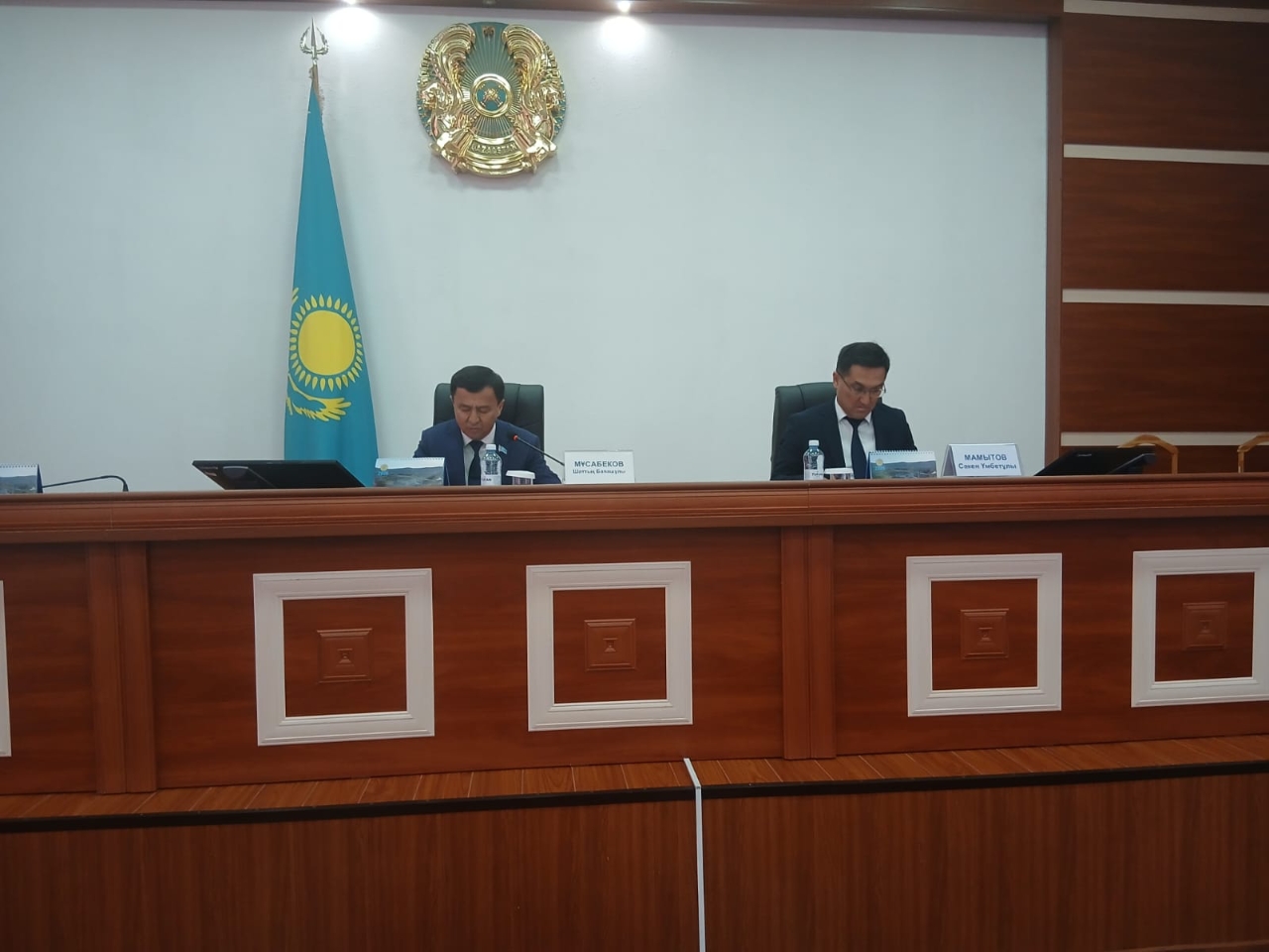 Сарысу аудандық мәслихатының кезектен тыс сессиясы өтті