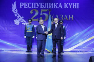 В преддверии Дня Республики государственными наградами отмечены около 50 жителей Жетісу