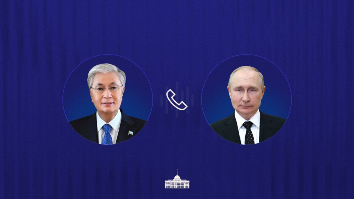 Глава государства провел телефонный разговор с Президентом России Владимиром Путиным
