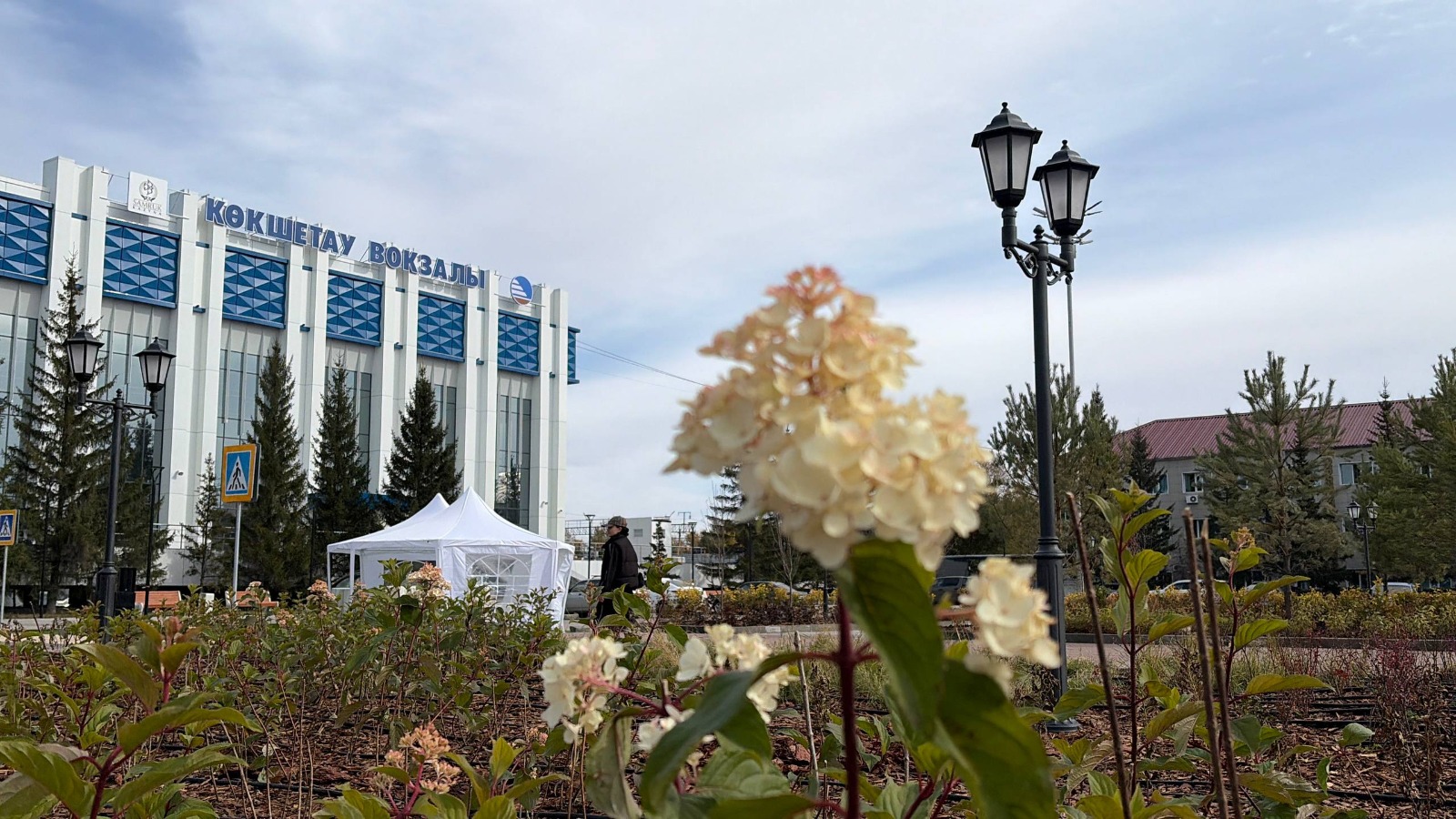 В Кокшетау открыли обновленный железнодорожный вокзал: в Акмолинской области завершена модернизация 16 вокзалов