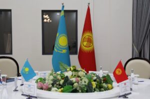 Министры обороны Казахстана и Кыргызстана встретились в Чолпон-Ате